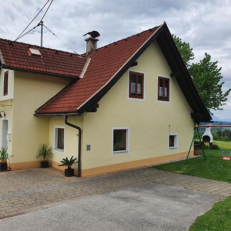 Charmantes Ferienhaus In Bester Lage Keutschach am See Exterior photo